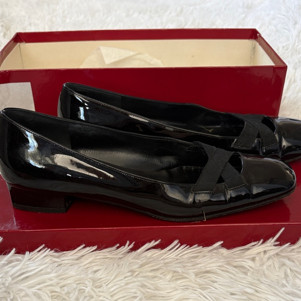 Salvatore Ferragamo Black Patent Leather Bow Flats - Picture 6 of 8